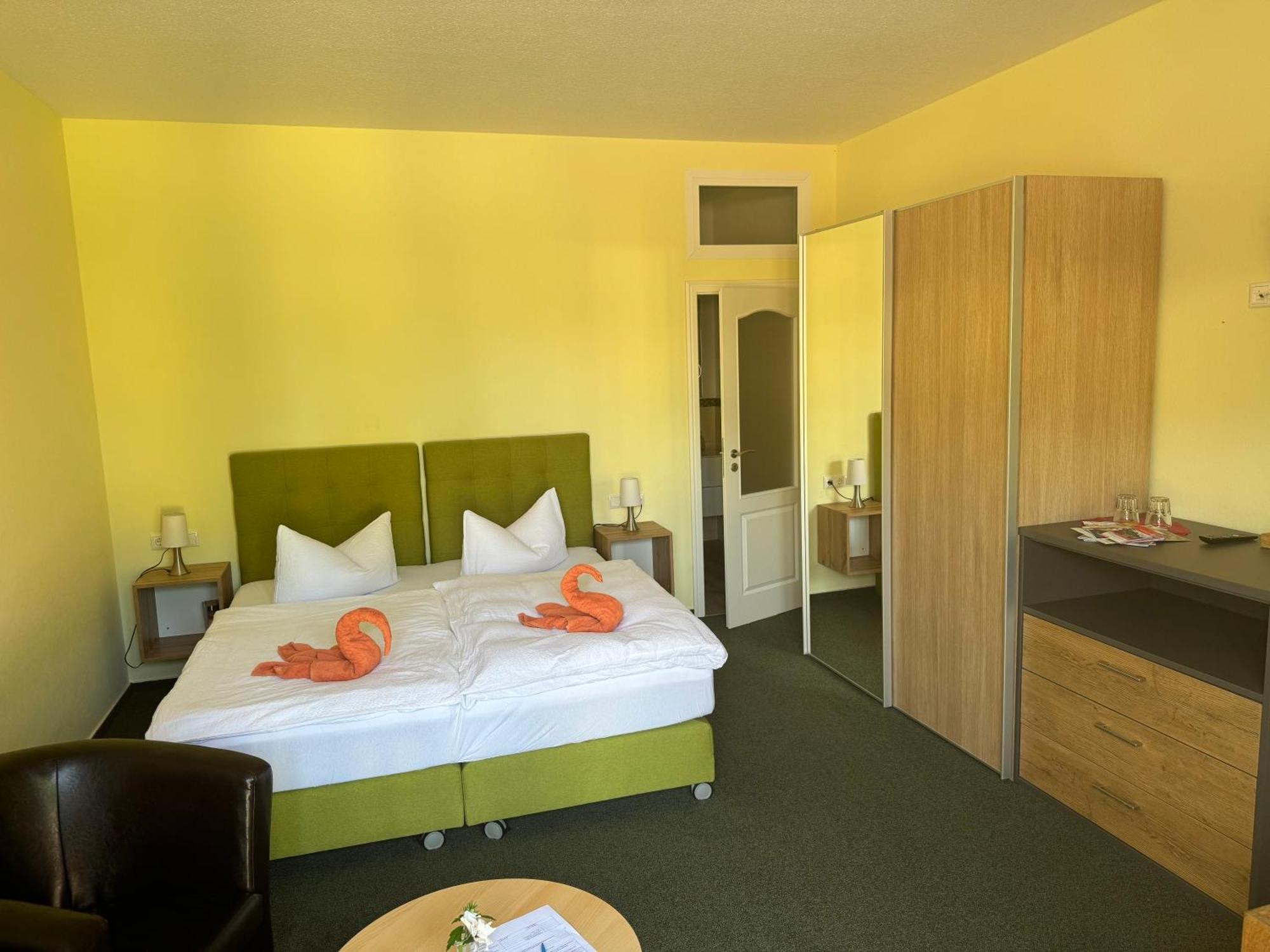 Bed & Breakfast Am Waldguertel ฟอร์ส ภายนอก รูปภาพ