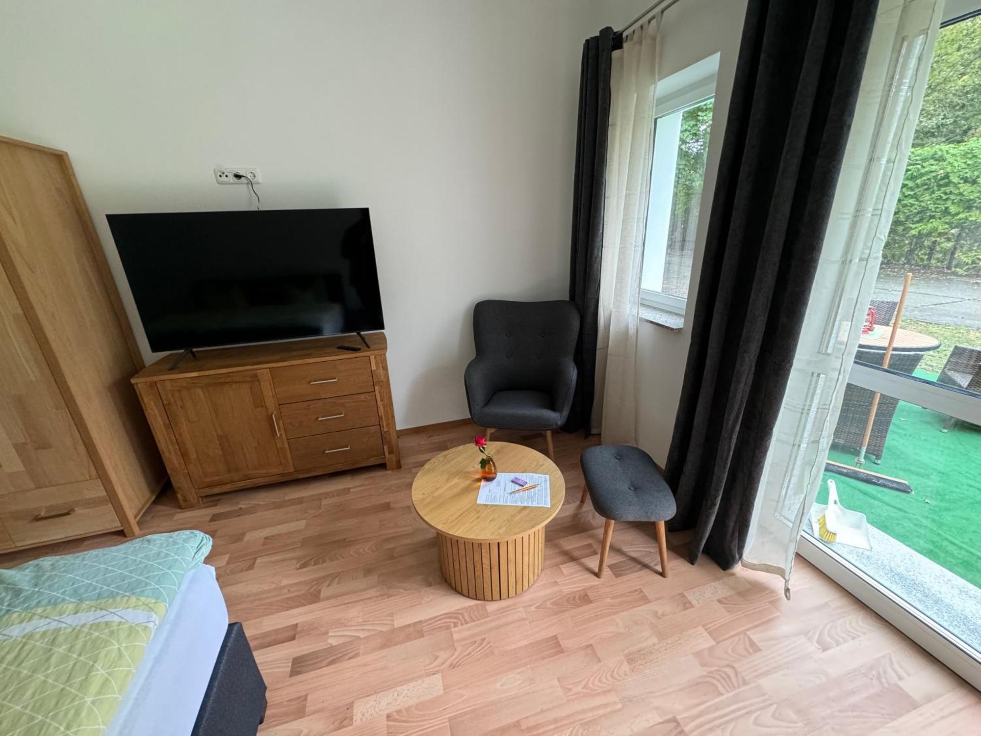 Bed & Breakfast Am Waldguertel ฟอร์ส ภายนอก รูปภาพ